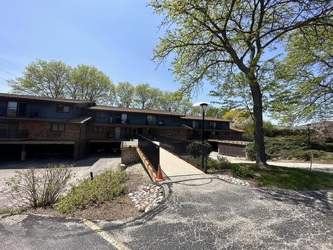 8555 W Waterford #4, Greenfield, WI 53228