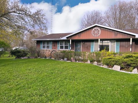 n1560 Woodlawn Drive, Koshkonong, WI 53538