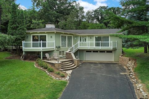 778 Indian Hls, Fontana, WI 53125