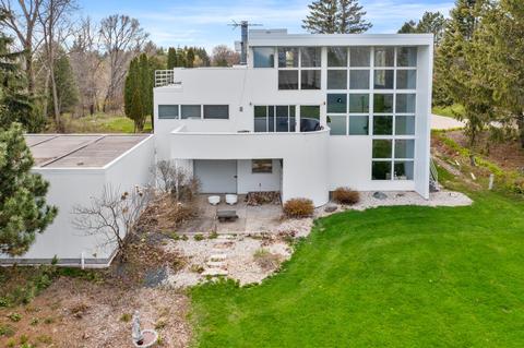 568 Lake Shr, Grafton, WI 53024