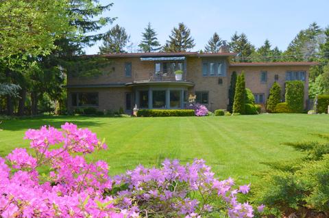 9570 N Lk, Bayside, WI 53217