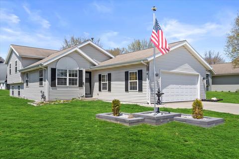 1526 Walsh Acres, West Bend, WI 53095