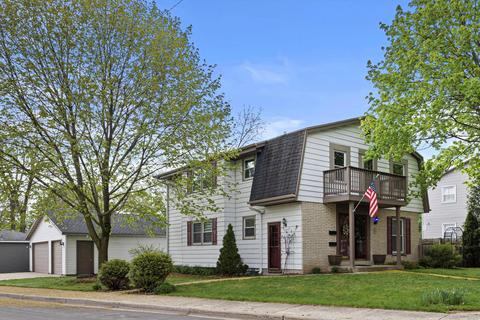 427 Carpenter #429, Waukesha, WI 53186