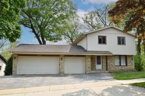 2421 Pebble Vly #2423, Waukesha, WI 53188