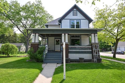 641 S Silver Lk, Oconomowoc, WI 53066