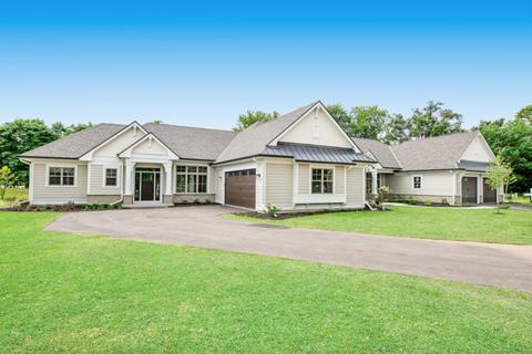 6100 Woods Lane #14C LEFT, Mequon, WI 53092