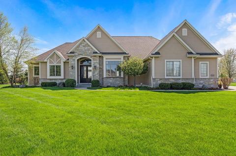 1290 Mary Hl, Hartland, WI 53029
