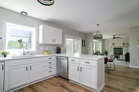 10470 S 4th, Oak Creek, WI 53154