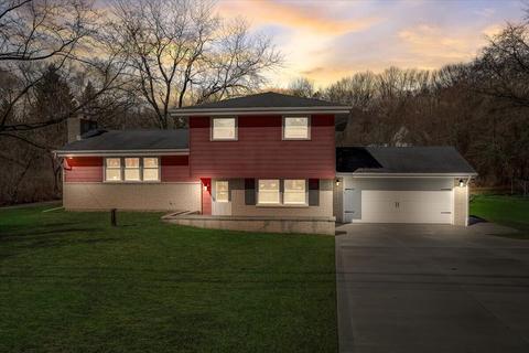 w220s2041 Springdale, Waukesha, WI 53186