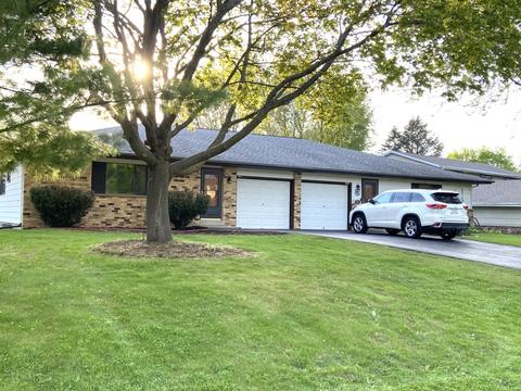 6827 Enge #6829, West Bend, WI 53090