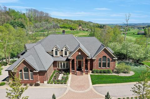800 Country Clb, Onalaska, WI 54650