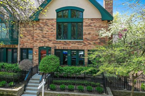 1027 E Lyon, Milwaukee, WI 53202