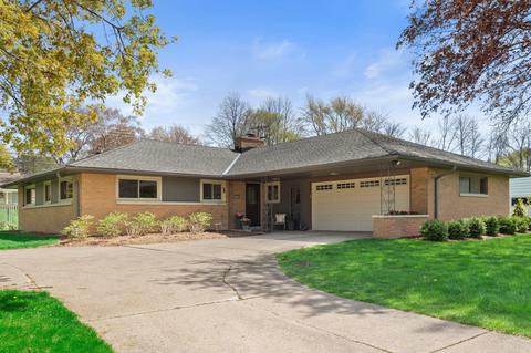 9140 N Lk, Bayside, WI 53217