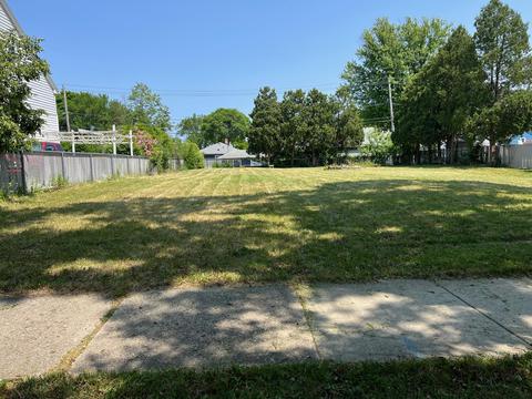 2174 S 96th, West Allis, WI 53227