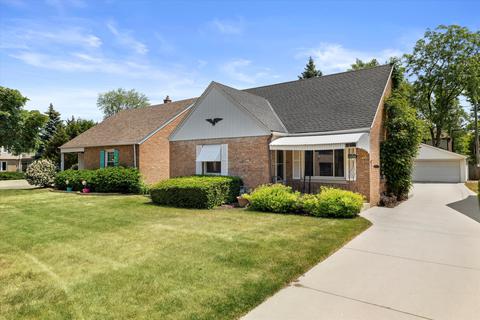 5768 N Lydell, Whitefish Bay, WI 53217