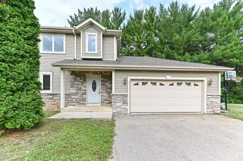 309 Trail Of Pnes, Burlington, WI 53105