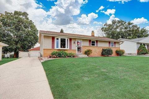 1713 Edgewood, South Milwaukee, WI 53172