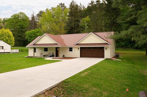 105 Greenbriar, Westby, WI 54667