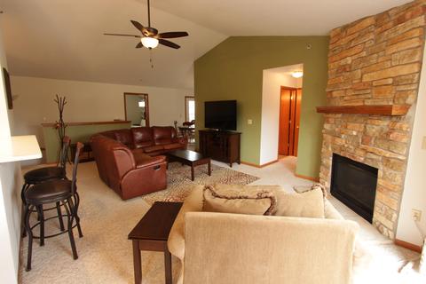 7925 S Scepter #6, Franklin, WI 53132