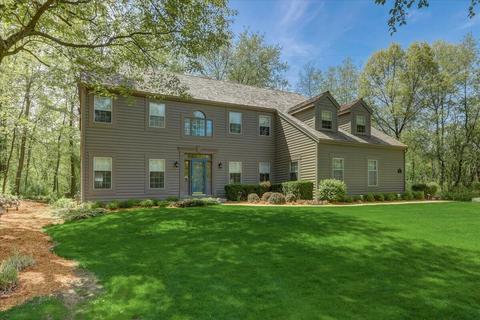 w299n1031 St James, Delafield, WI 53188