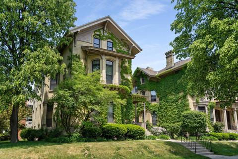904 E Pleasant #2, Milwaukee, WI 53202