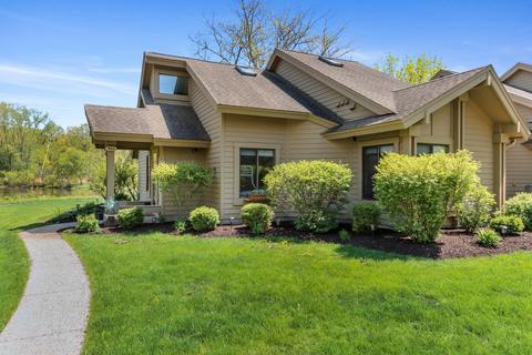 935 Duck Pond, Fontana, WI 53125