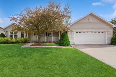 1001 E Pinecrest, Elkhorn, WI 53121