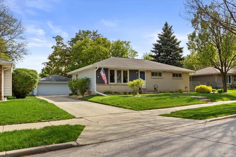 1901 W Kimberly, Milwaukee, WI 53221