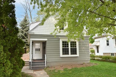 2033 S 89th, West Allis, WI 53227