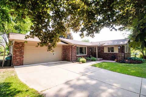 21875 Locksley, Brookfield, WI 53045