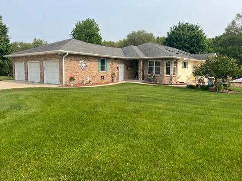 w5829 Hedrick Drive, Koshkonong, WI 53538