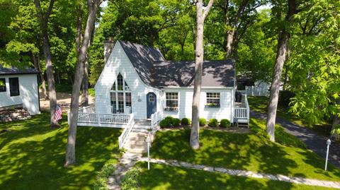 852 Sauganash, Fontana, WI 53125