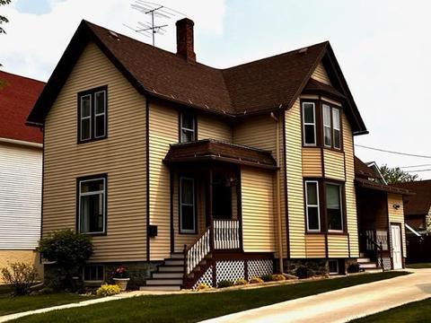 435 Smith, Plymouth, WI 53073