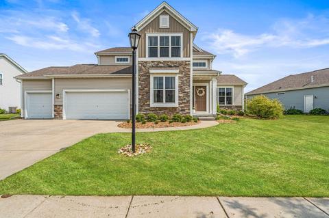 1105 Pine Rdg, Oconomowoc, WI 53066
