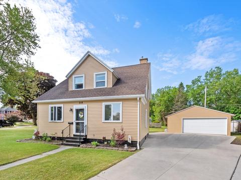318 Union, Manitowoc, WI 54220