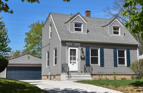 2555 S 99th, West Allis, WI 53227