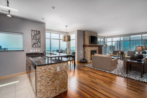 1550 E Royall #1113, Milwaukee, WI 53202