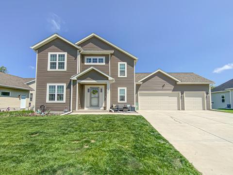 1136 W Rosemary, Elkhorn, WI 53121