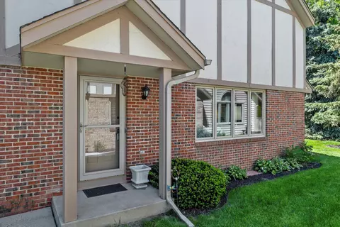 n34w23866 Grace #B, Pewaukee, WI 53072