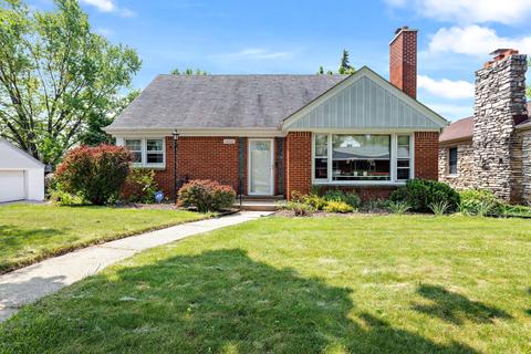 10023 W Highwood, Wauwatosa, WI 53222