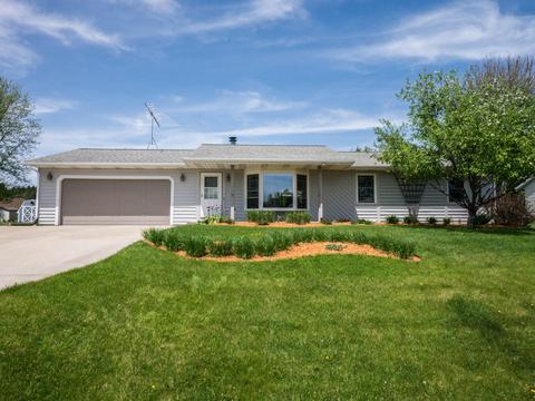 5620 Stonefield, Hartford, WI 53086