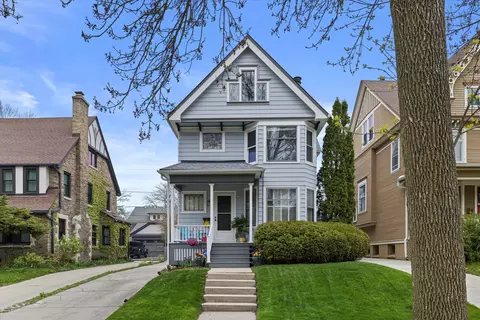 3326 N Hackett, Milwaukee, WI 53211