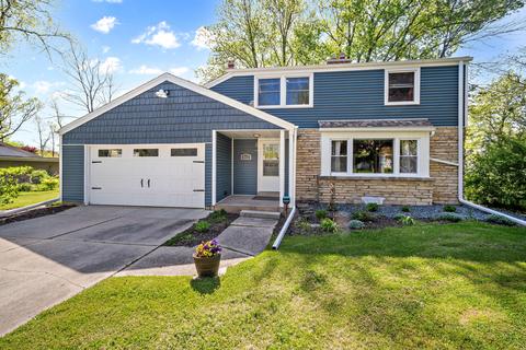 8933 N Pelham, Bayside, WI 53217