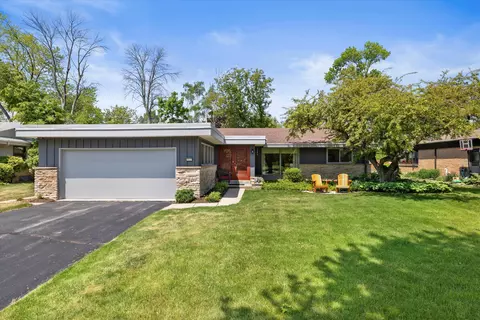 7333 N Crossway, Fox Point, WI 53217