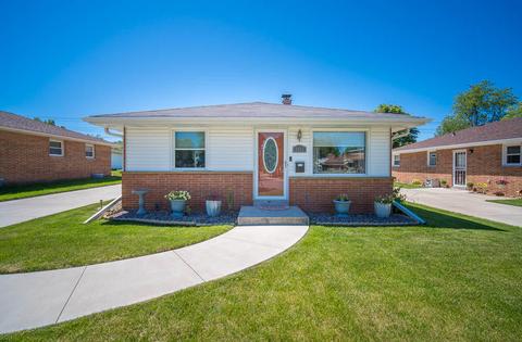 2435 W Carpenter, Milwaukee, WI 53221