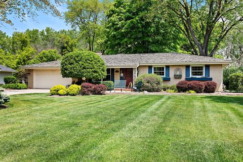 12540 Cardinal Crst, Brookfield, WI 53005