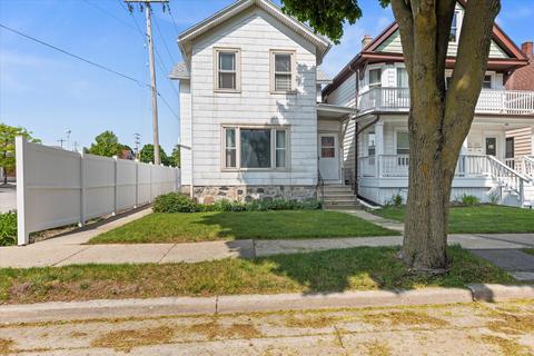1581 S 72nd, West Allis, WI 53214