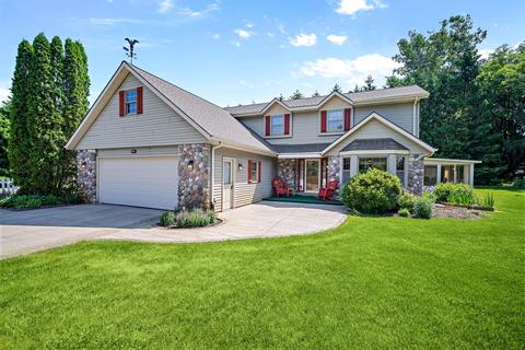 602 Kettle Moraine, Slinger, WI 53086