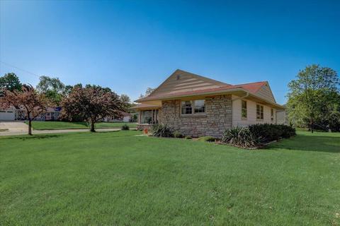 1620 Sherwood, West Bend, WI 53090