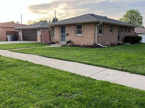 2300 W Vogel, Milwaukee, WI 53221